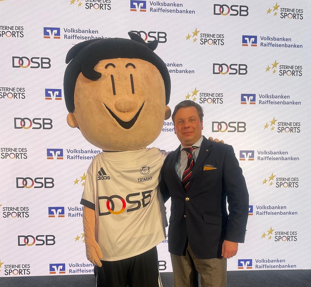 {m.alternative -> f:or(alternative: capTitle -> f:or(alternative: newsItem.title))}