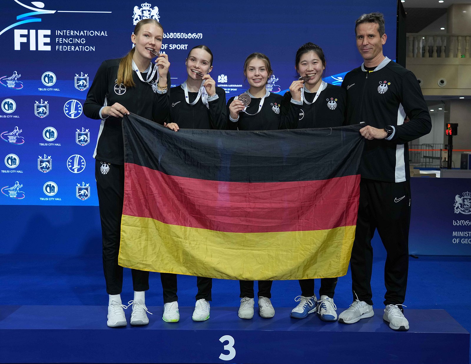 {m.alternative -> f:or(alternative: capTitle -> f:or(alternative: newsItem.title))}